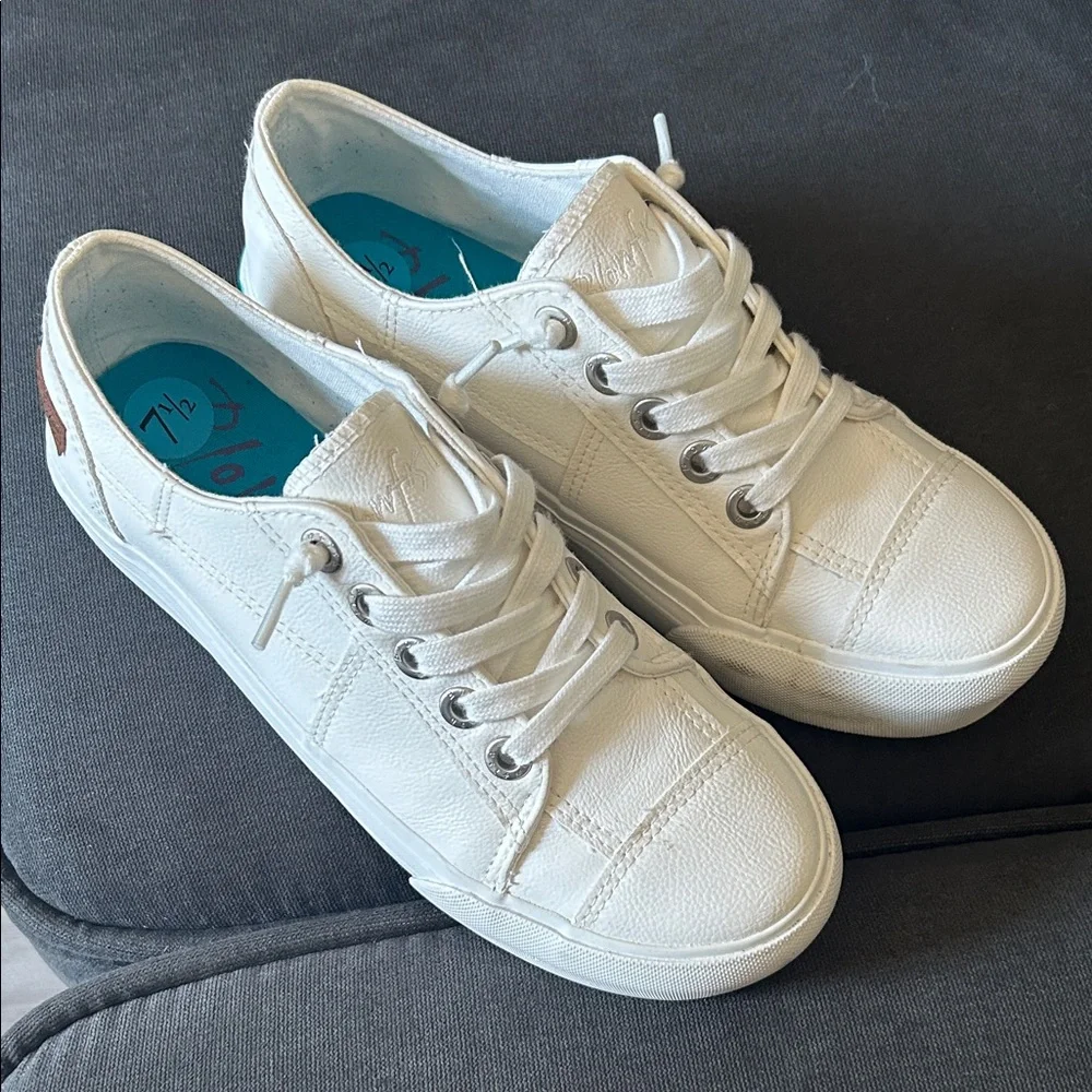 Women's White Casual Lace-Up Sneakers - Picture 1 of 3